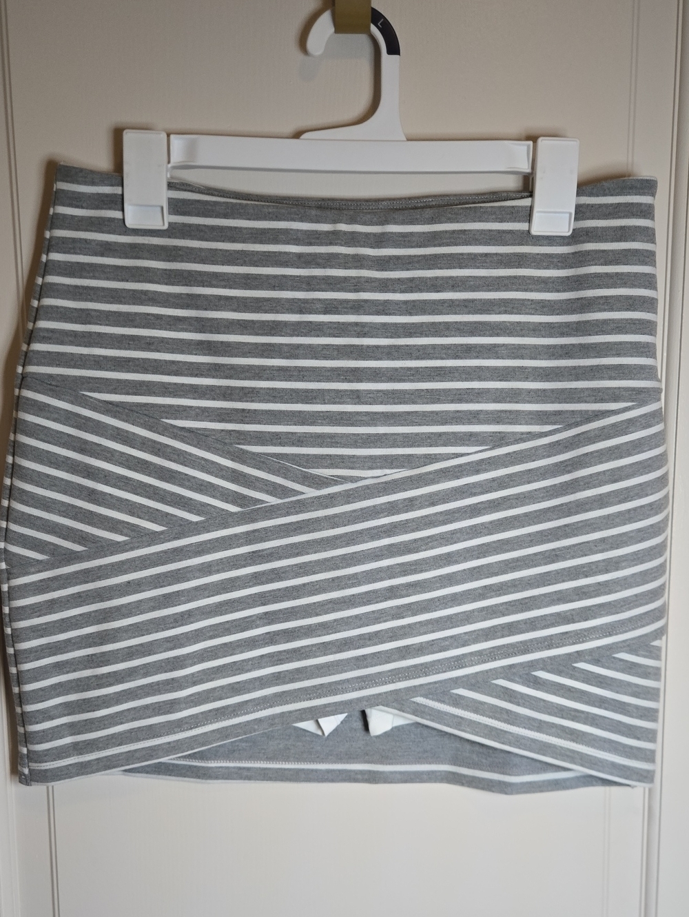 HALARA Grey & White Striped Mini Skort